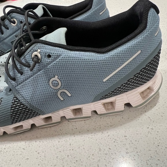 On Cloud women’s running shoes   7.5 blue/ grey athletic shoes. - Picture 4 of 9